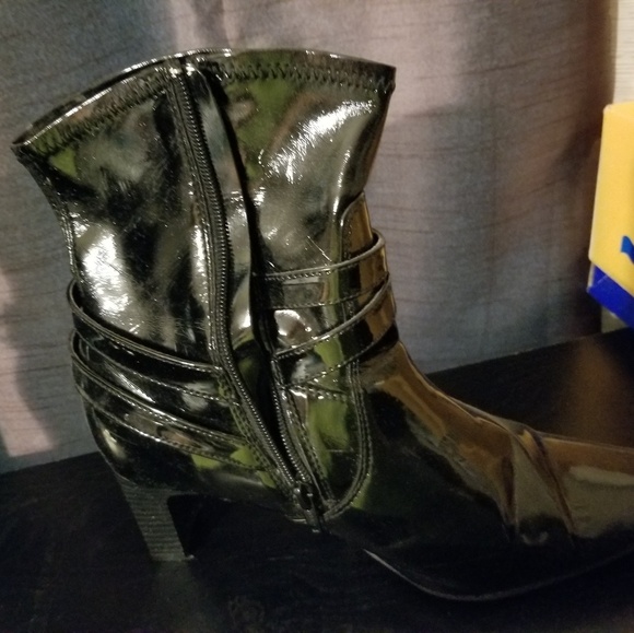 Boots - Picture 4 of 5